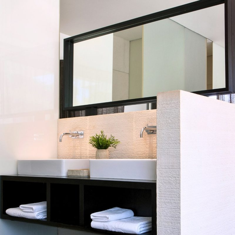 Junior Suite BathroomArea